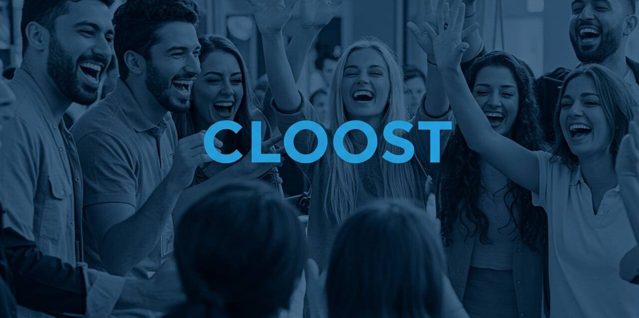Personas celebrando un buen marketing