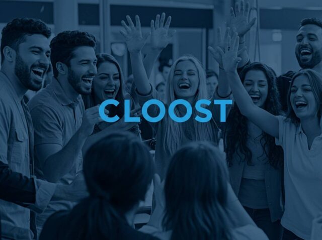 Personas celebrando un buen marketing